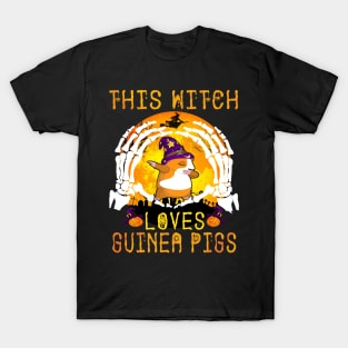 This Witch Loves Guinea Pigs Halloween (113) T-Shirt